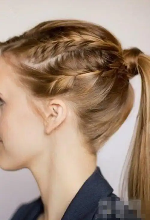 女孩子扎高马尾编辫子发型 脱离单调款式的女孩子扎发(2)