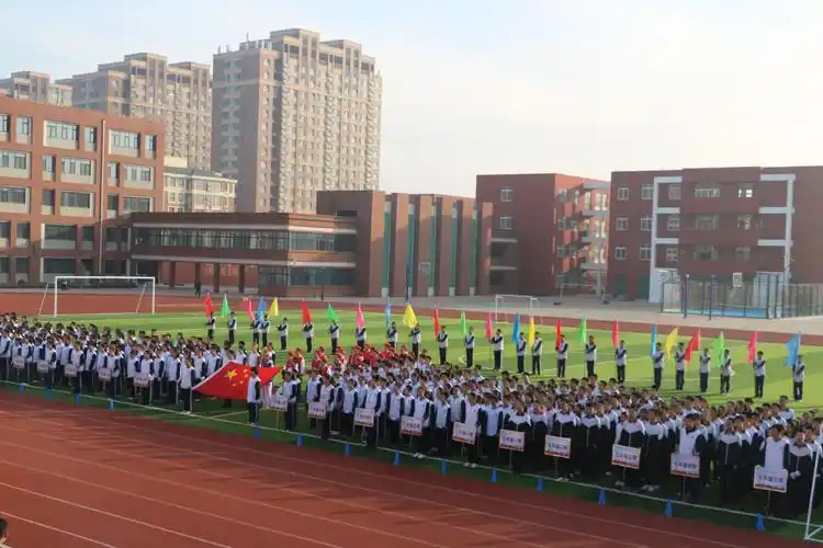 恰少年风华正茂,东城学子运动场上竞风流 ——德州东城中学举行秋季