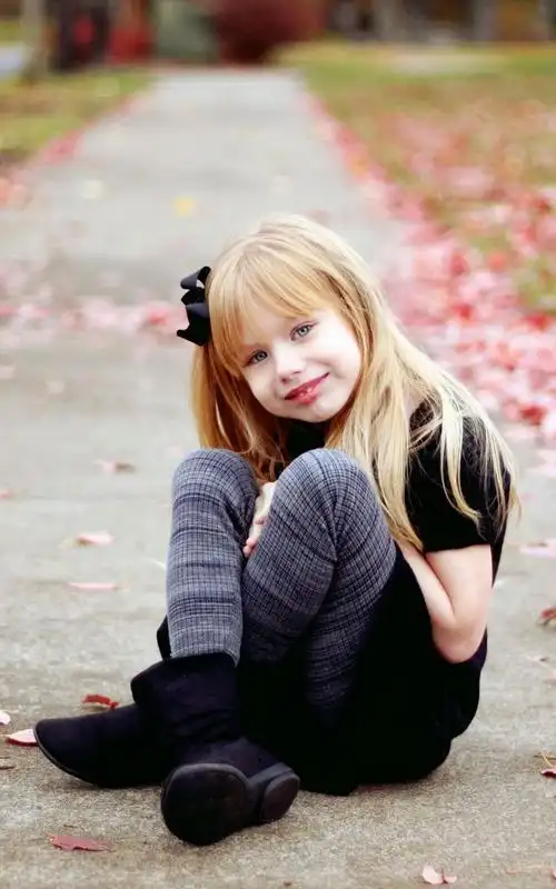 欧美可爱小孩唯美秋季写真手机壁纸