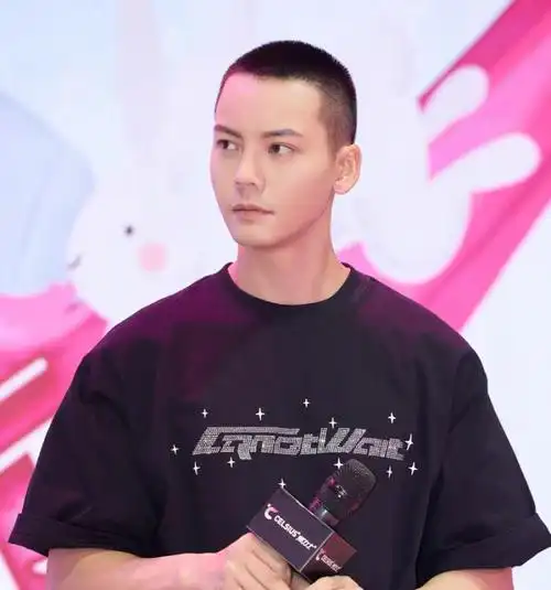 生活杂谈 > 文章详情男生剪"寸头发型",绝对不是大家口中所说的精神