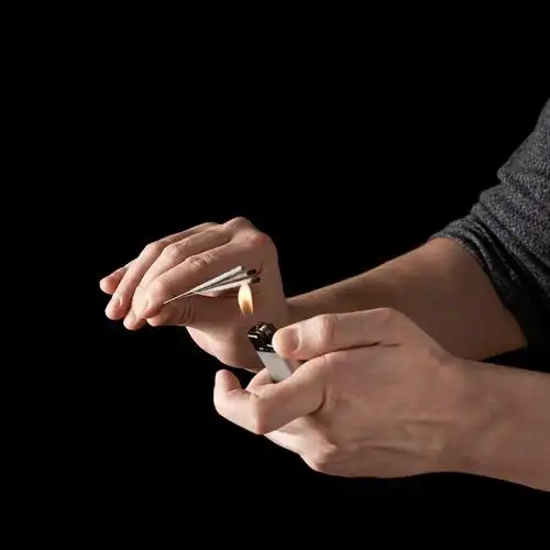 点燃,闪闪发光,打火机,构图,隔绝,上方,黑色背景