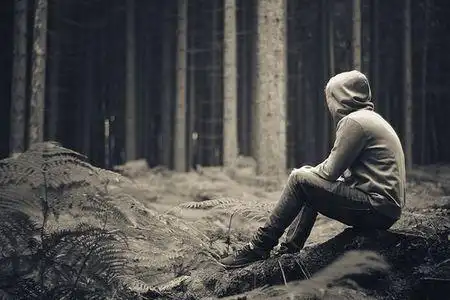 求qq皮肤男生伤感背影加一些场景越多越好大点的