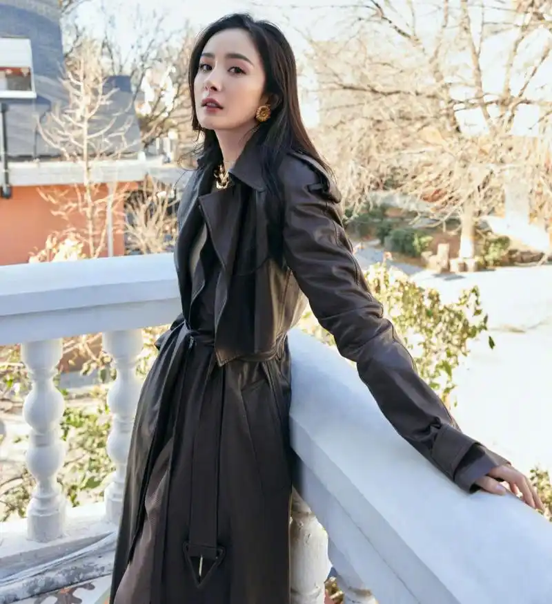 美女杨幂的春季穿搭,时尚又简单,增添舒适感!