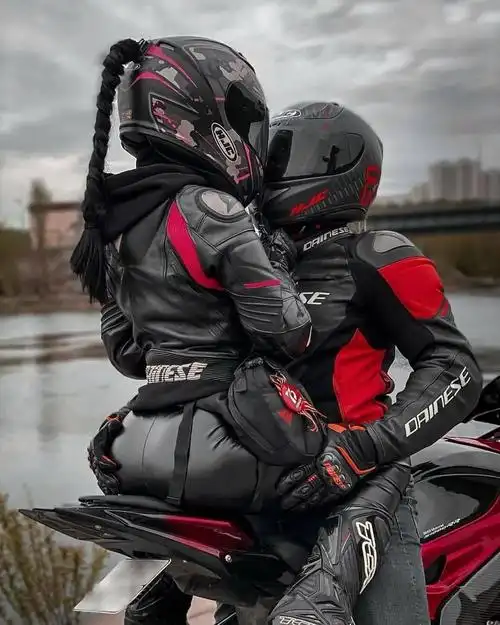 又到了摩托情侣撒狗粮的时刻! (3/11)