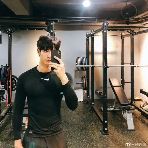 现在偶像剧市场怎么样,刘以豪在内陆反响不错,不过我觉得他.