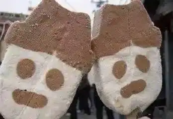 13在我记忆中两吃雪糕的出现的时间不长但是吃它的时候还是有技巧的先