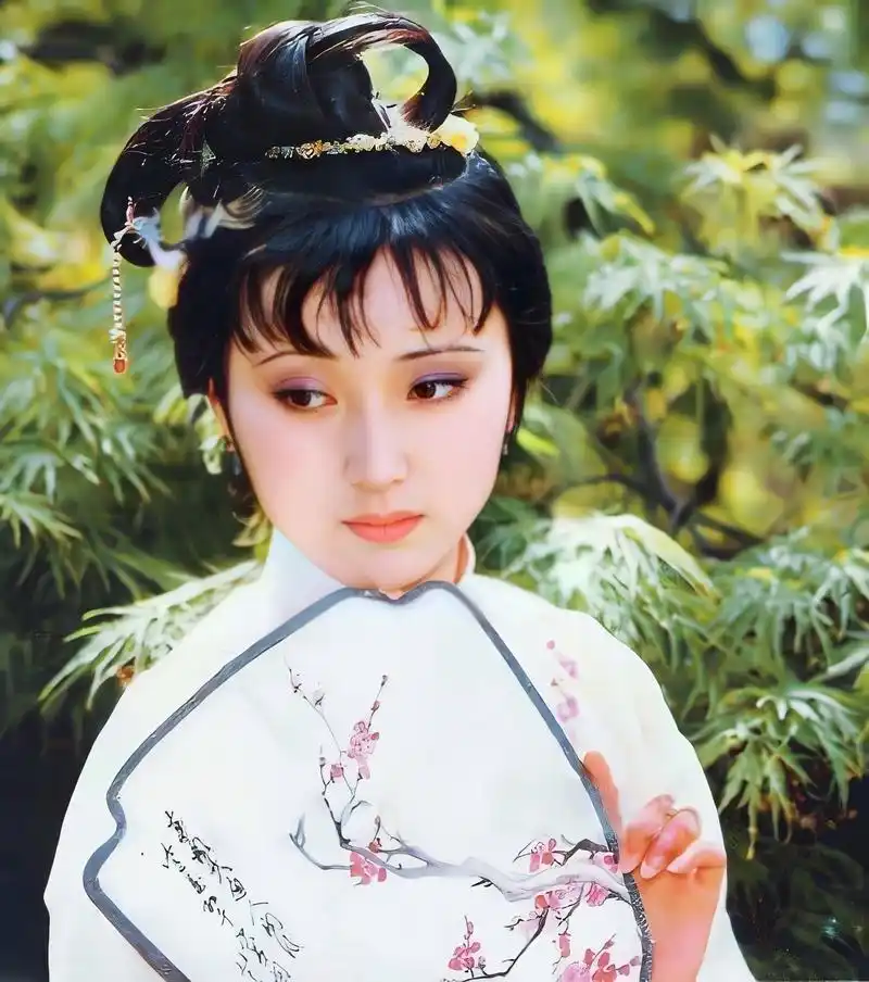 《红楼梦》潇湘妃子林黛玉的这首传世之作,才是她最贴切的写照