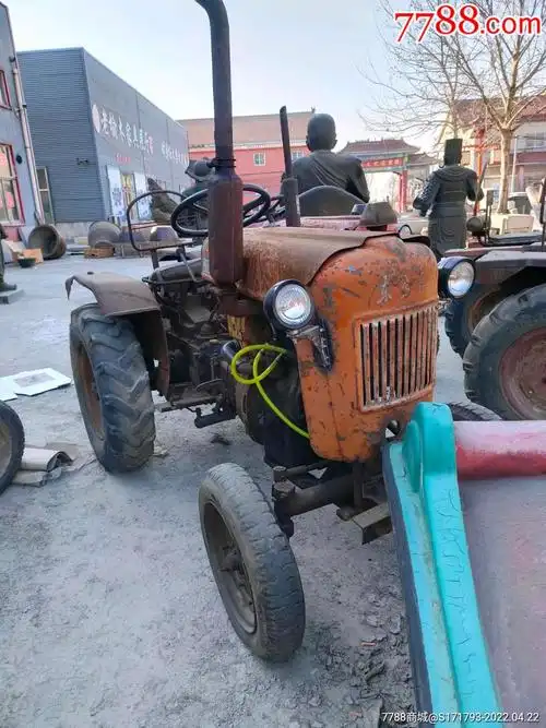 文时革期东方牌红第一代拖拉机