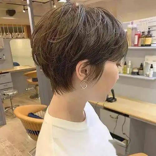 蓬松有型的纹理烫发型_短发