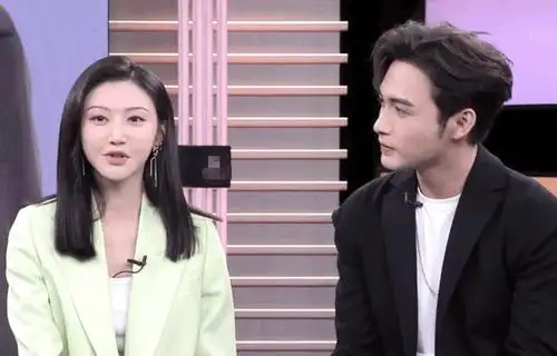 景甜张彬彬合体直播,再现司藤秦放按唇杀,互动太甜,全程姨母笑