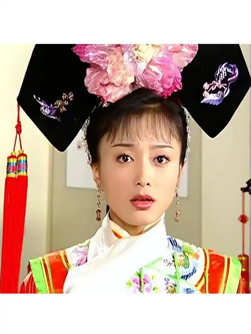 古装清宫剧大受欢迎,秦岚在《还珠格格第三部》中出演反派知画,以旗头