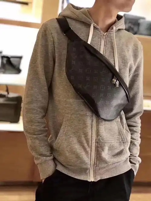 lv胸包腰包路易威登bumbag男女黑色老花腰包胸