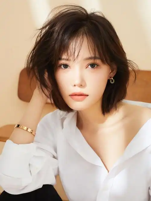 白衬衫形象照解锁经典拍出女性职场风范