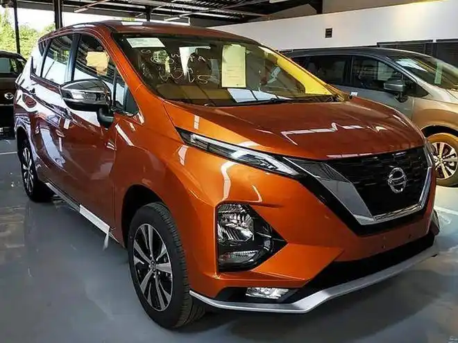 日产全新骊威到店实拍搭15l发动机6座式布局