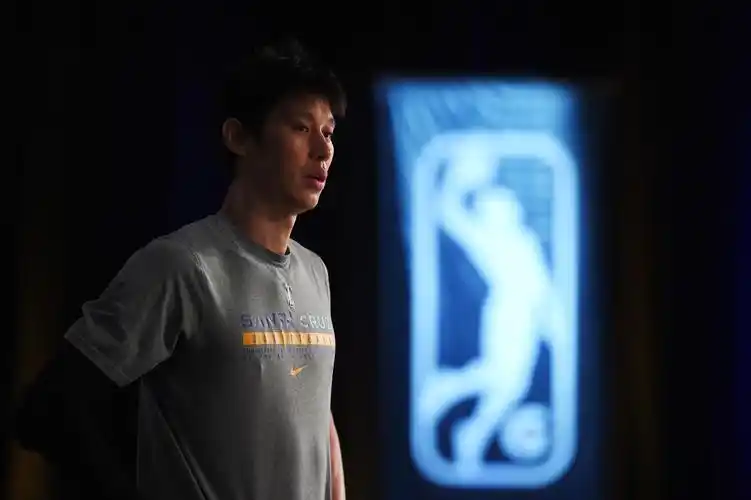 林书豪一个美国亚裔的孤独抗争