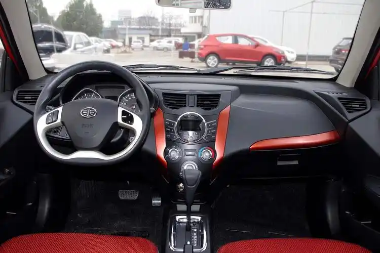 夏利n7壁纸_夏利n7_夏利n7内饰图片_1/151张图片_夏利n7黑色/橙色整车