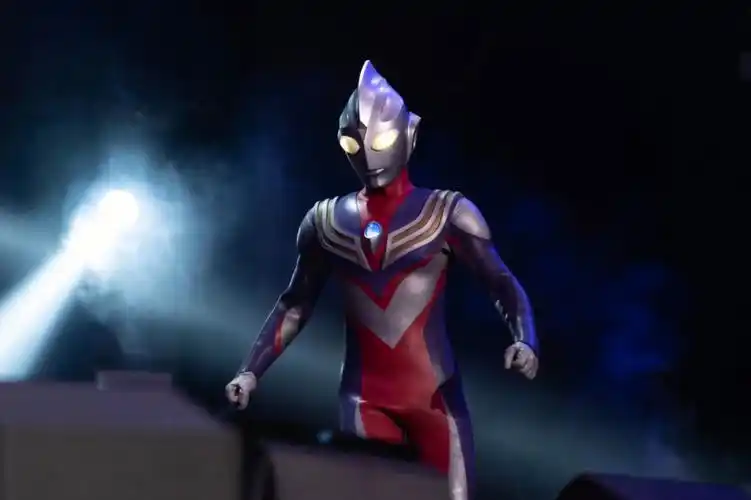 妈妈迪迦在看我