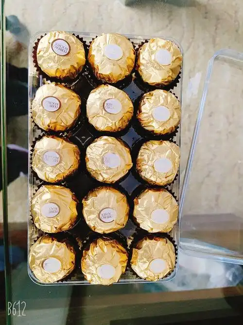 感谢保利大酒店的心意,一大盒的巧克力,满满的感动,甜甜的丝滑,感谢