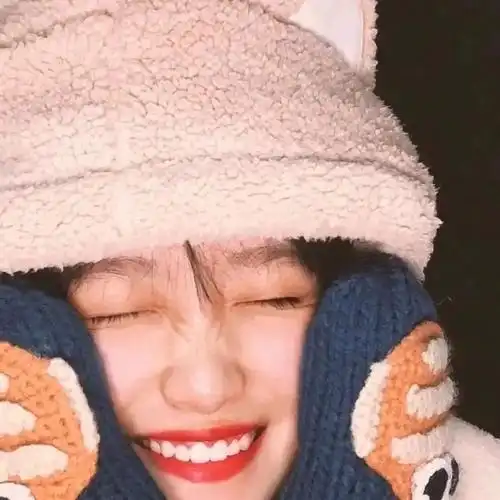 笑的很开心很甜的女生头像  绝绝子