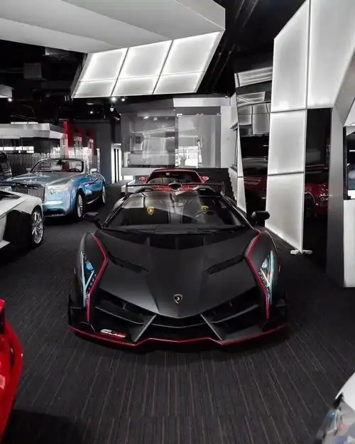 兰博基尼毒药敞篷跑车,是一辆纯粹的性能跑车,是兰博基尼超级跑车系列