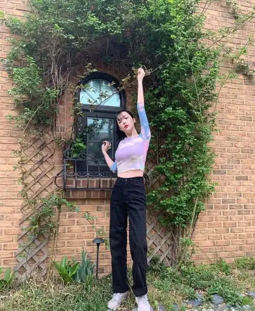 韩国女星崔雪莉最新画报照,牛奶肌肤超能打!