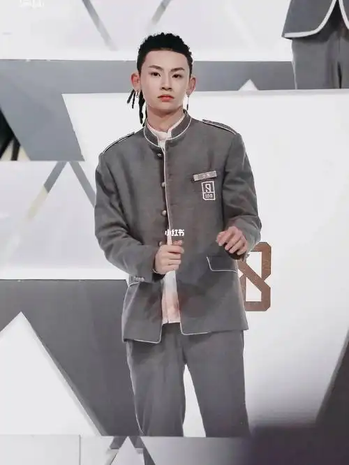 小鬼王琳凯出道四周年快乐