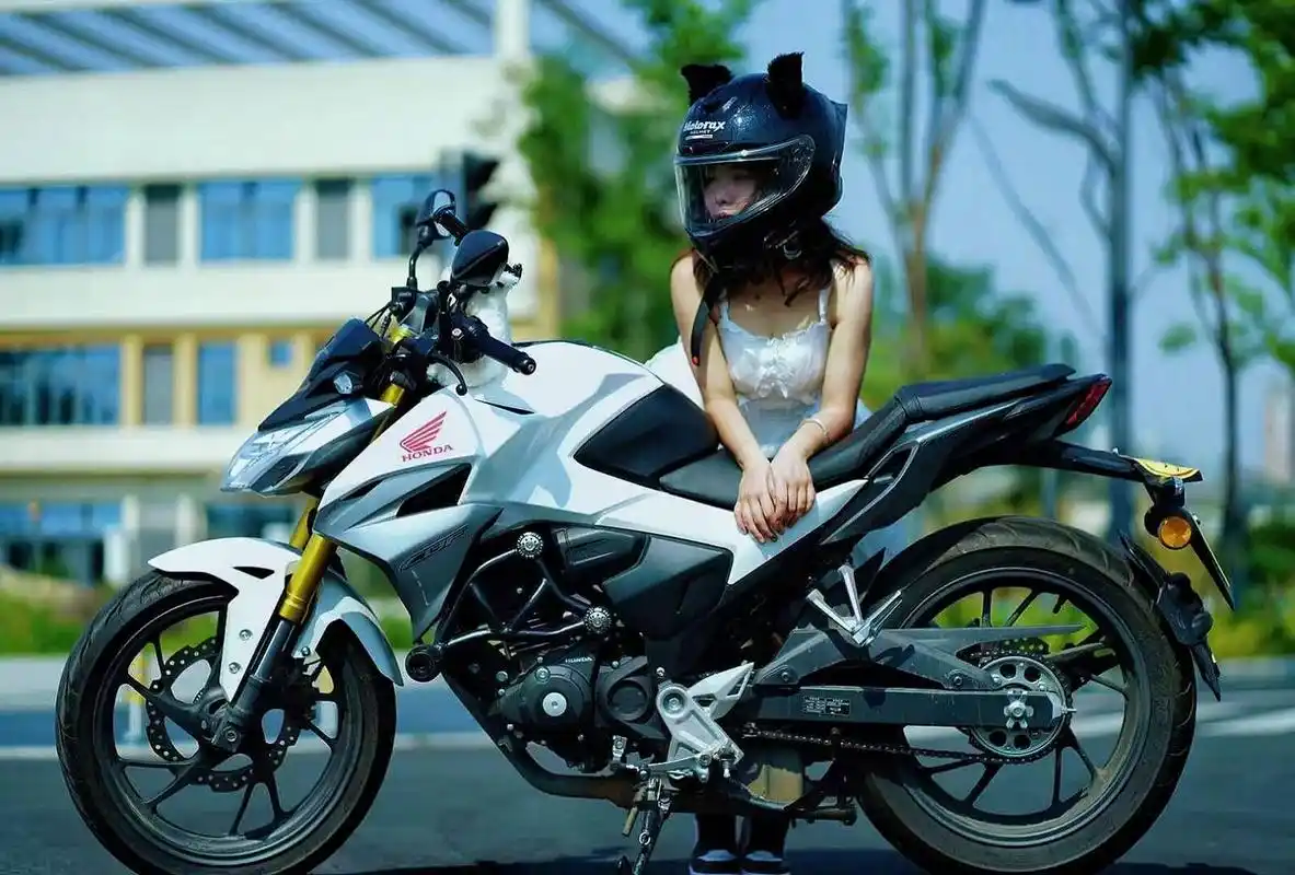 147小个子女生也能骑的摩托车 cbf190,21年5月份上牌,美女三手车,车子