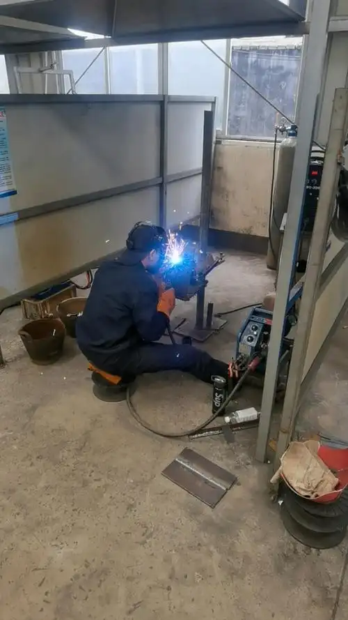 全能班学员练习单面双面成型二保焊立焊