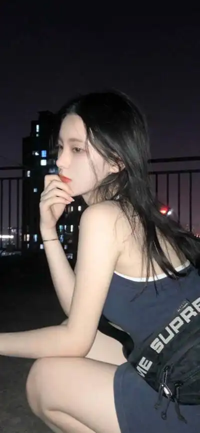 女生美女自拍摆拍可爱高逼格冷酷深色红色动漫动物彩色啊部位杂色黑白