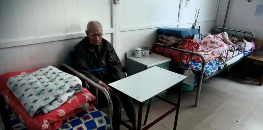 住进养老院半个月后就逃离了,73岁大爷:在养老院养老真的很煎熬