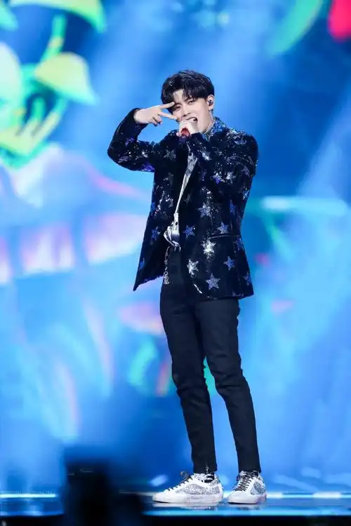 任嘉伦seeya首唱##东方卫视跨年##同心跨越2021