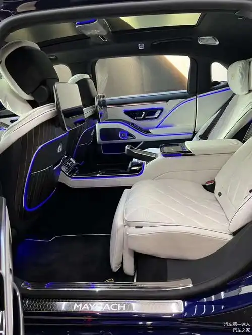 迈巴赫s680匠心高定版神秘蓝深白内饰