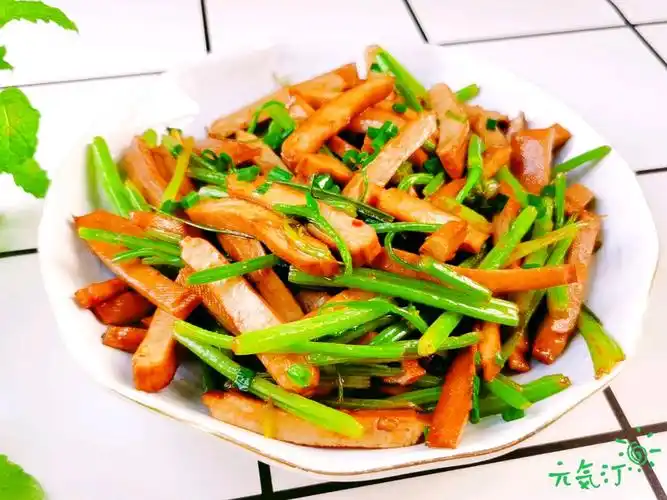 芹菜炒香干的做法