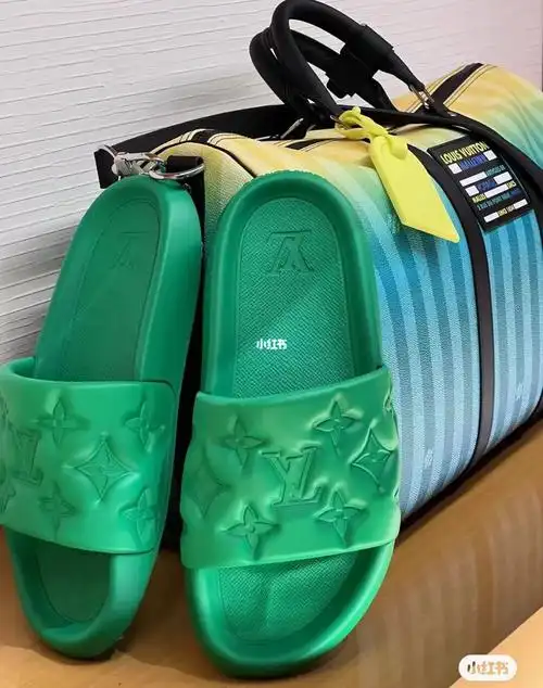 lv新款拖鞋浮雕logo男女皆可