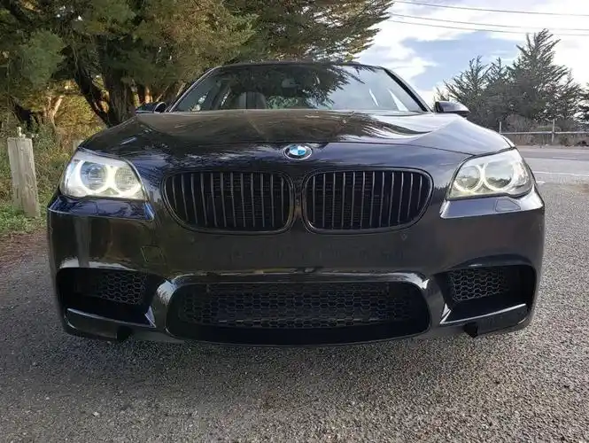 六速手波宝马f10m5热爱驾驶的人会喜欢上它