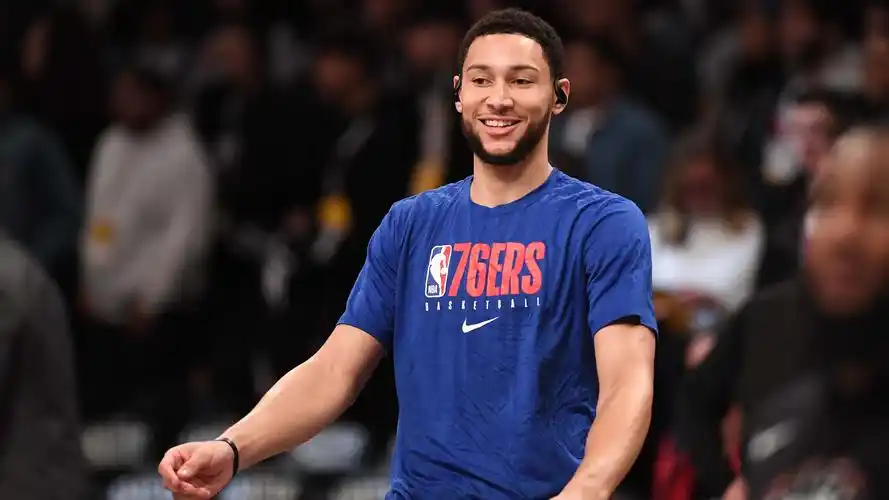 西蒙斯回归训练引热议!老里谈出战可能性,2队友:我们专注篮球