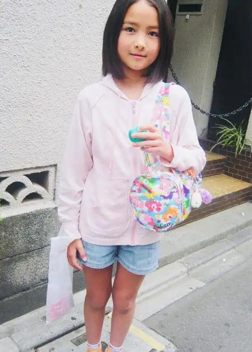 葵若菜公开十岁出道前照片 被赞最可爱小学生
