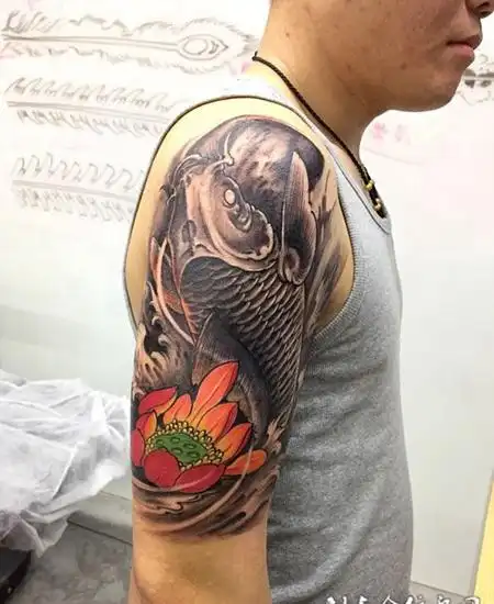 莲池鱼跃,手臂鲤鱼与莲花彩绘纹身