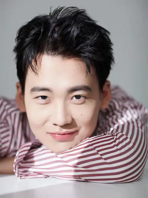 原创孙越晒出郭麒麟黑照素颜的大林子颜值崩了