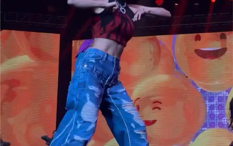 回味一下欧巡被姜涩琪的腰和腹肌创飞的日子