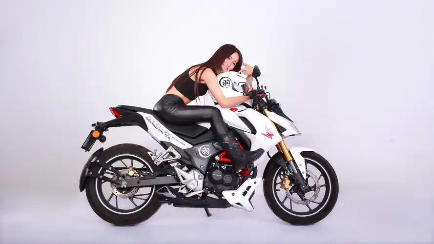 【 女骑士单人单车摩旅 】在2016年研究生毕业时我增驾了摩托d照