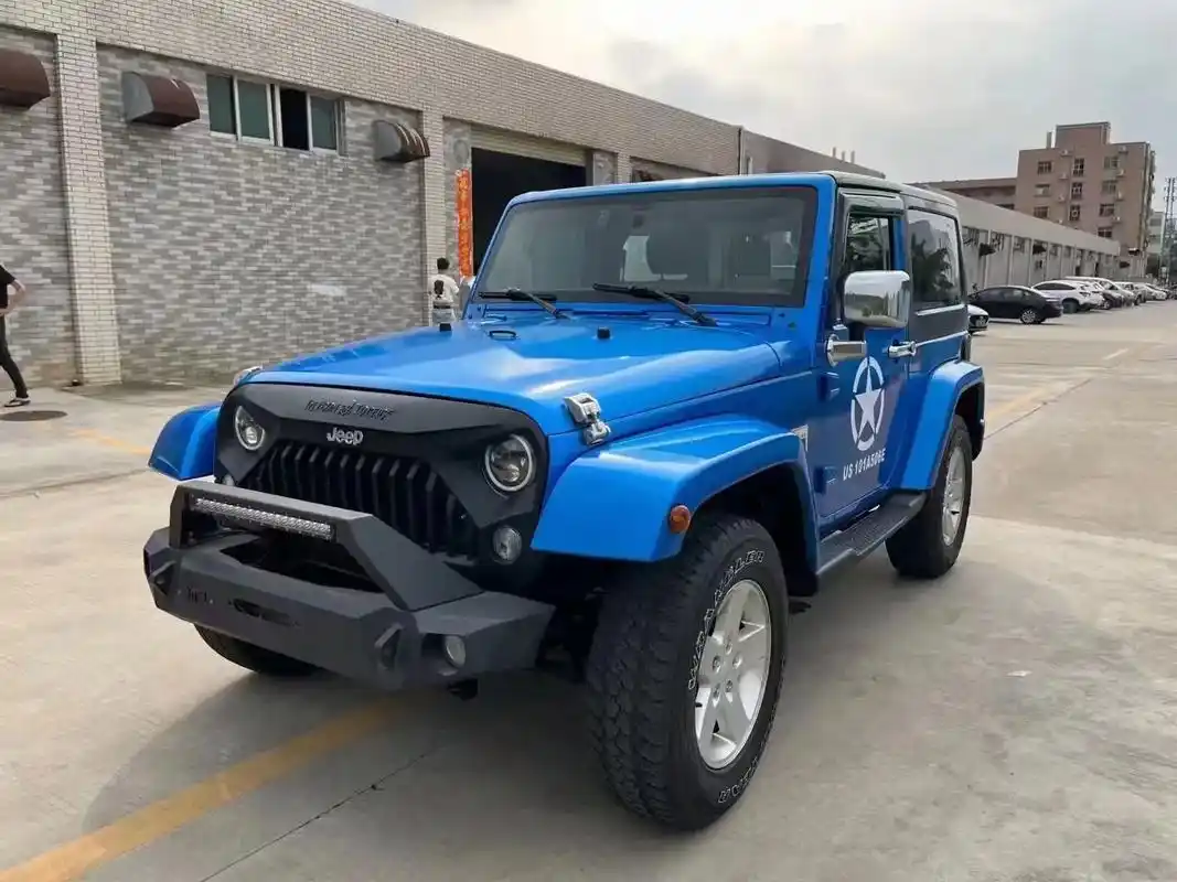 准新17年牧马人撒哈拉 两门四座 水泥灰黑内 可拆卸棚顶 多 - 抖音