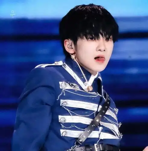 微信头像r1se周震南