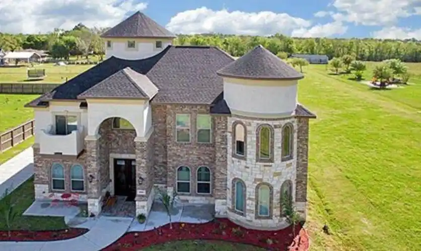 有个老爷子在欧洲买别墅休闲的帖子