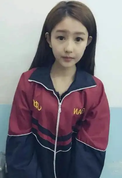 古早网红炫迈妹子:吃毒蘑菇后颜值逆袭,鲜肉老公送她服装厂