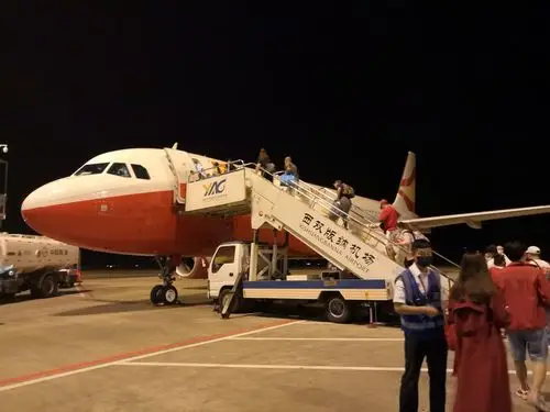 结束了美丽的西双版纳,晚上乘飞机前往昆明.