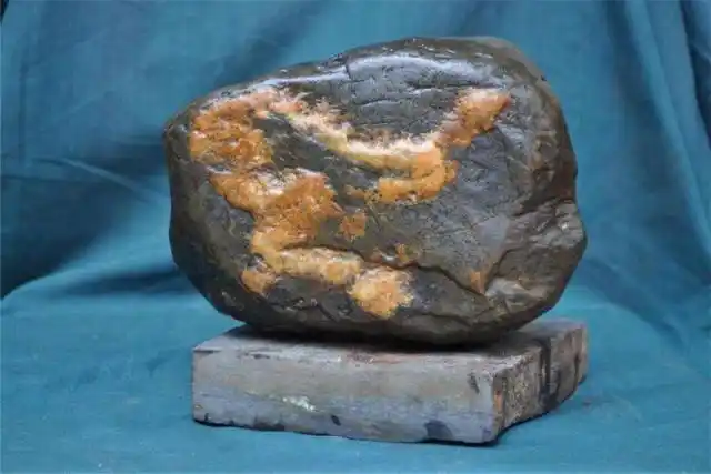 世界上最贵的石头1克价值2亿捡到千万别丢掉了