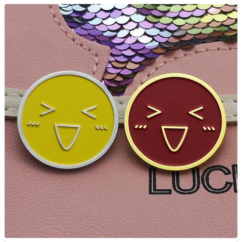 可爱笑脸胸针定制微笑徽章胸牌现货表情服务之星时尚流行商务胸章