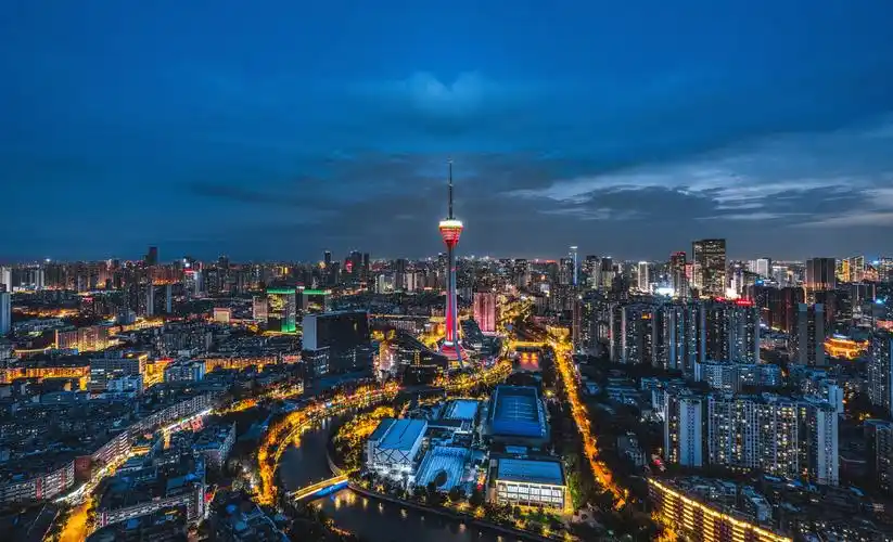 入夜天府熊猫塔成都夜景如你所见