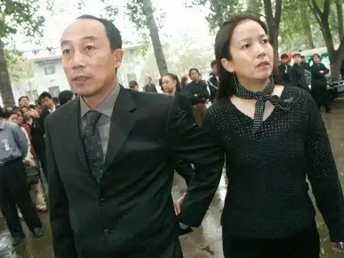 吕丽萍一生3任老公,一个比一个厉害,网友:这辈子值了, 没白活